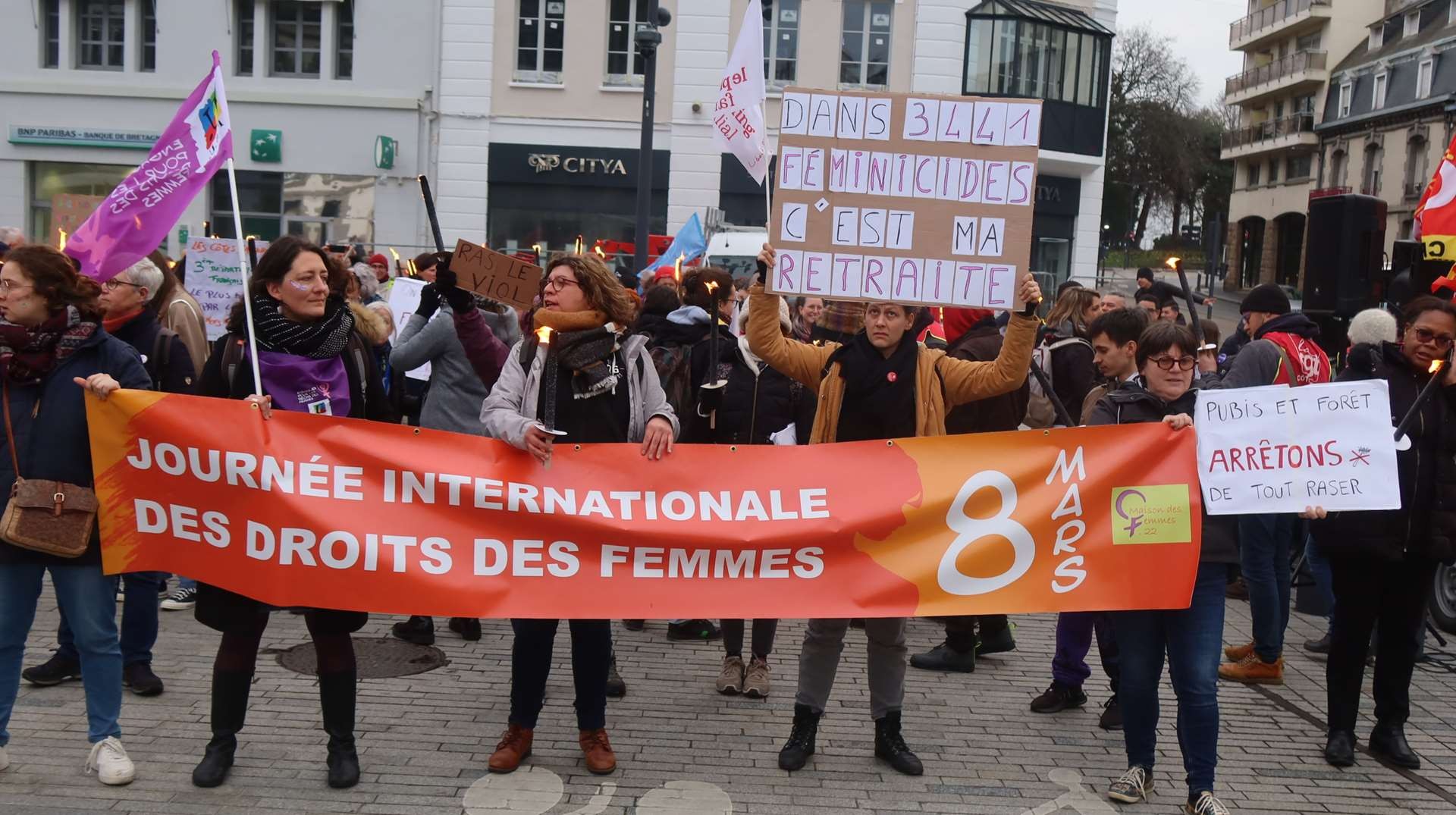 8 mars marche journee droits des femmes 25 